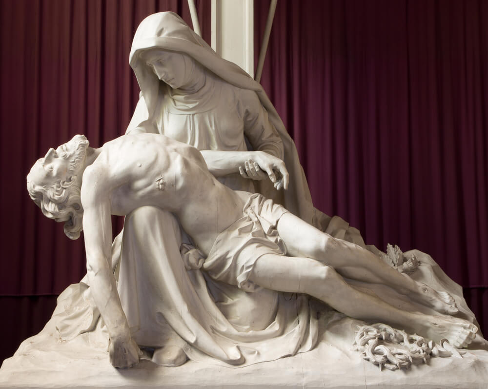Statue of Mary holding the body of Jesus