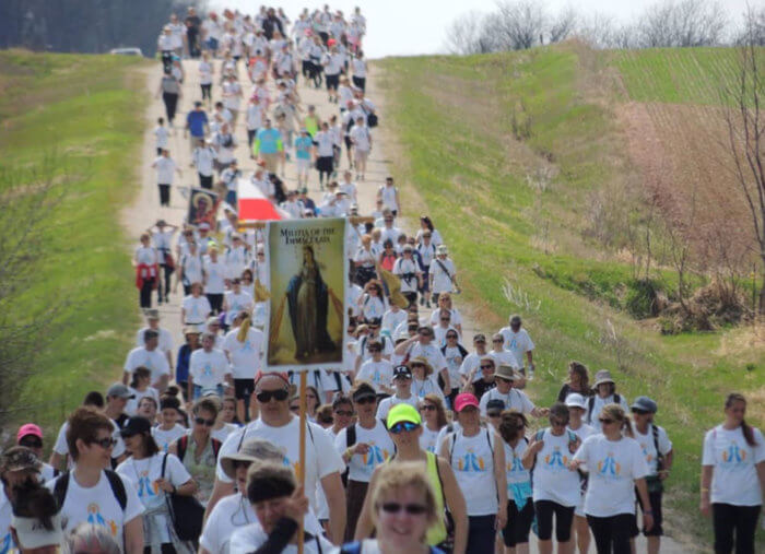 Nearly 2,000 Pilgrims Join in the Walk to Mary Pilgrimage