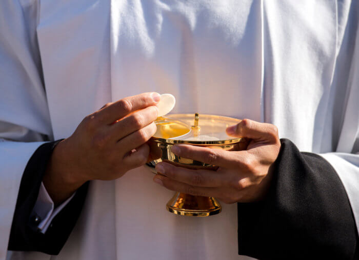 U.S. Dioceses Take Measures to Limit Spread of Coronavirus