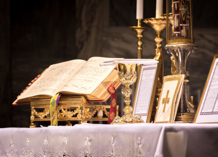 Traditional Mass vs Novus Ordo: Is one liturgy superior?