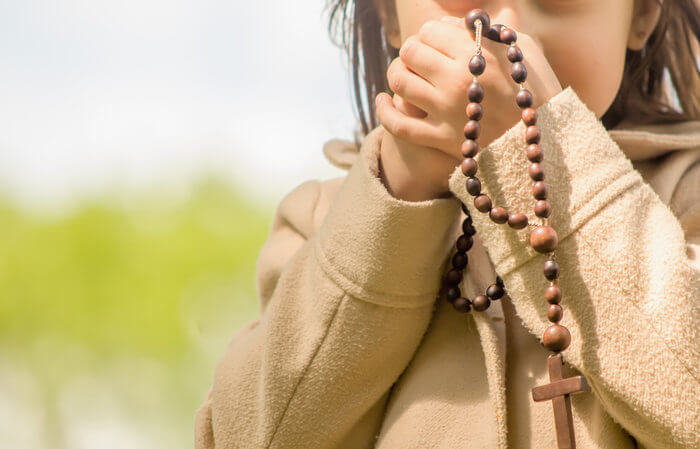 Showing Your Kids the Value of the Rosary – Even When They’re Reluctant