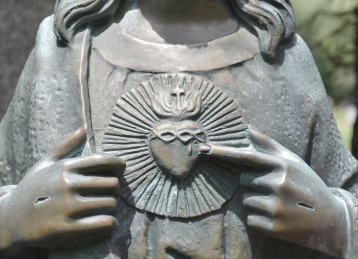 4 Ways to Celebrate the Month of the Sacred Heart