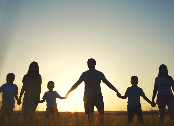 “Which One of Your Kids Would You Send Back?” The Heartfelt Truth About Large Catholic Families 🚼❤️ (Father Simon Says)