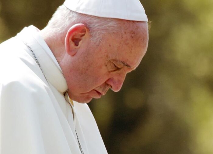 Praying for Pope Francis (Family Rosary Across America) Praying for Pope Francis (Family Rosary Across America)