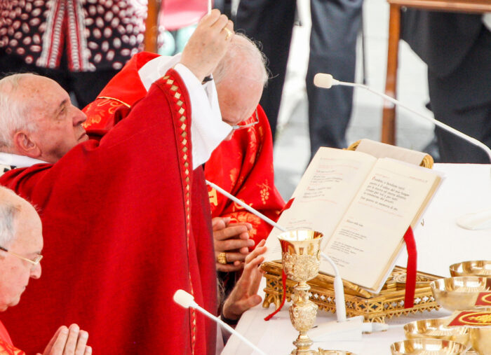 Pope Francis’ Profound Connection to a Eucharistic Miracle (Father Simon Says) Pope Francis’ Profound Connection to a Eucharistic Miracle (Father Simon Says)