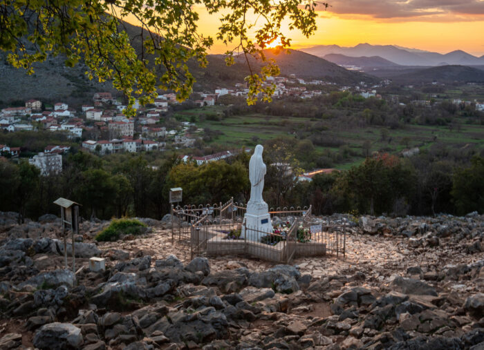 He Wanted to Heal Bodies, but God Called Him to Heal Souls (The Drew Mariani Show) He Wanted to Heal Bodies, but God Called Him to Heal Souls (The Drew Mariani Show)