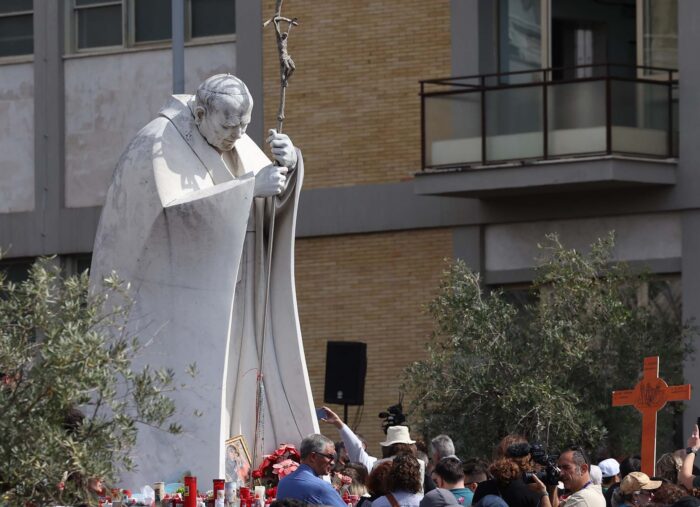 Pope Leo to Undergo Lung Surgery on October 13 Pope Leo to Undergo Lung Surgery on October 13